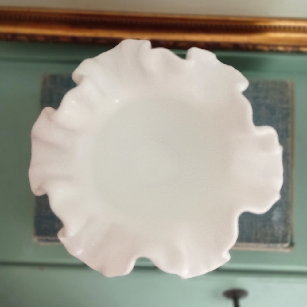 Vintage milk glass vase - Picture 4 of 9